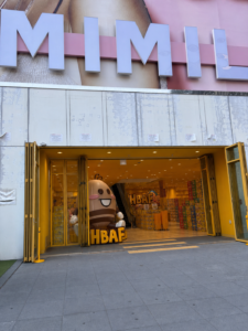 韓国ソウル明洞のMIMILINE店舗入口と大きな看板