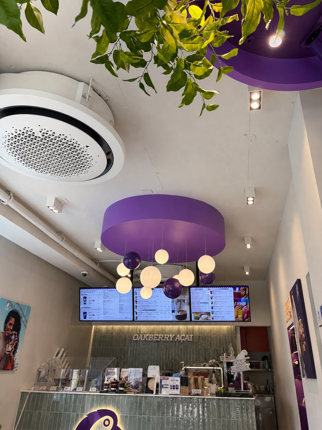 韓国ソウル明洞のOAKBERRY店舗内装と注文カウンター